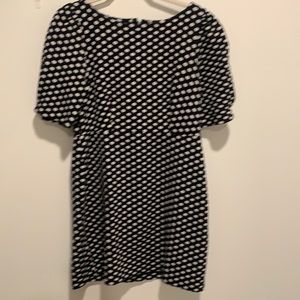 Washable, a little on shorter side hits above knee. Nice weight knit